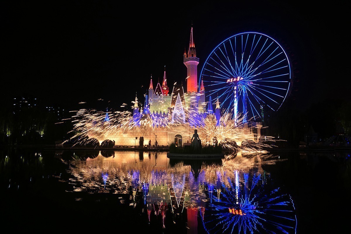 石景山游乐园放音乐打铁花 —— 2021年7月13日晚上拍摄