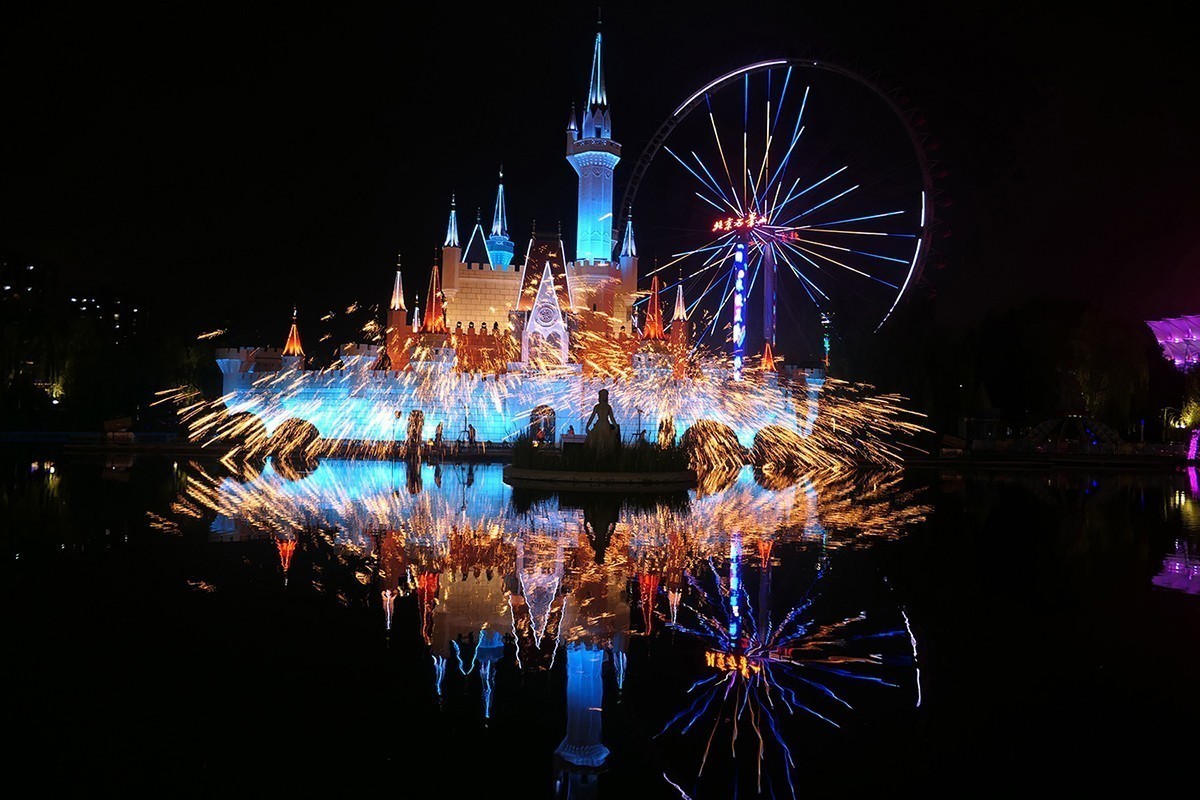 石景山游乐园放音乐打铁花 —— 2021年7月13日晚上拍摄