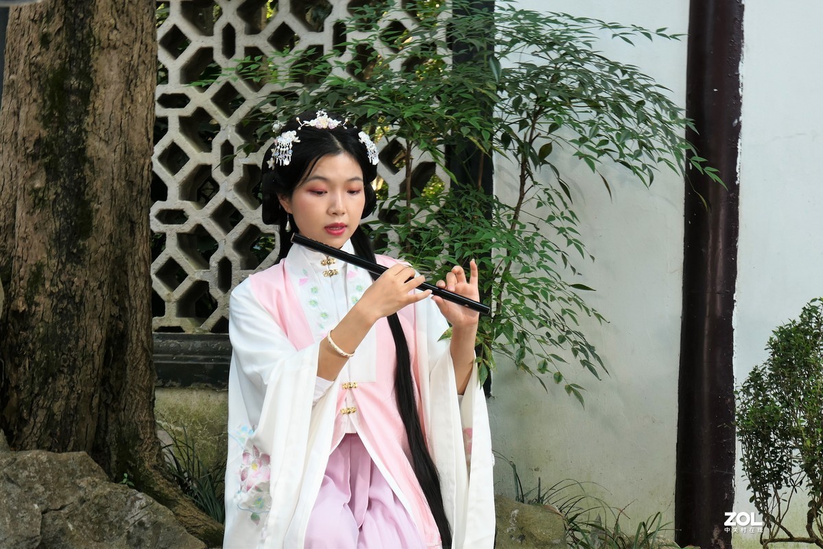 【笛韵女孩】——摄于上海桂林公园