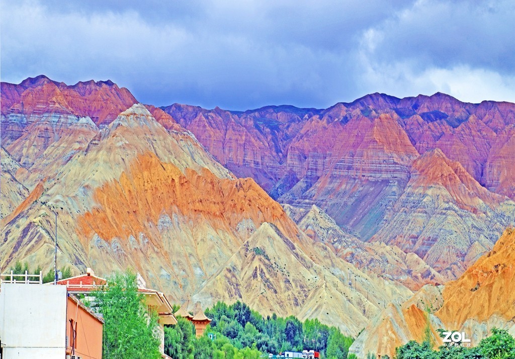 青海贵德五彩山