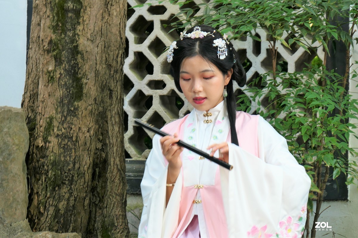 【笛韵女孩】——摄于上海桂林公园