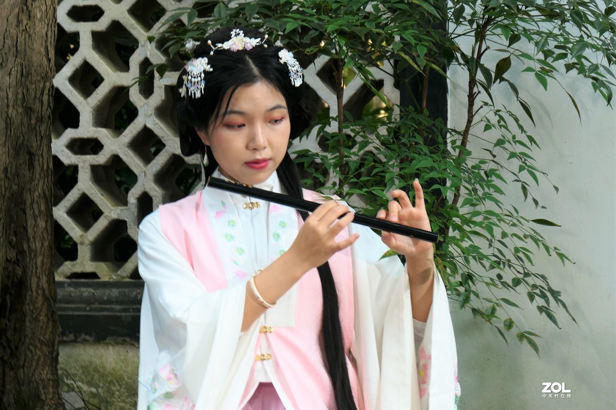 【笛韵女孩】——摄于上海桂林公园