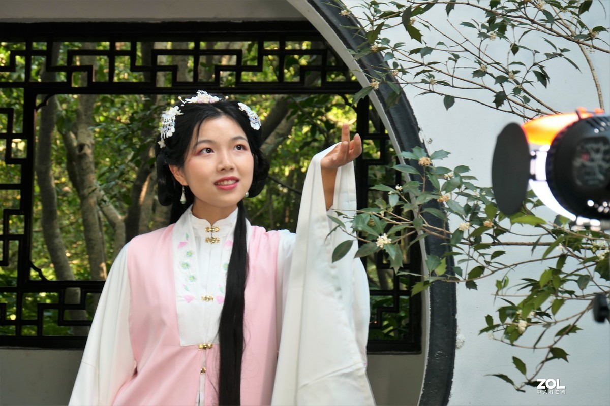 【笛韵女孩】——摄于上海桂林公园