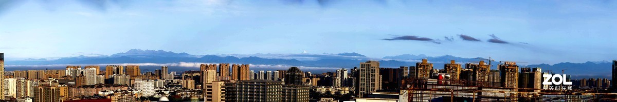 成都多日暴雨后，8月13日晨，登高远眺川西群山，实属难得一见的美景