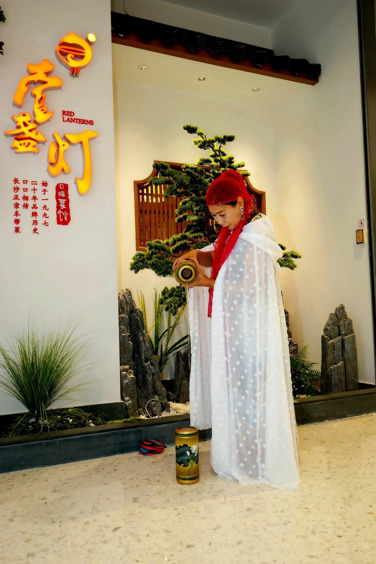 室内环境人像---壹盏灯门前！