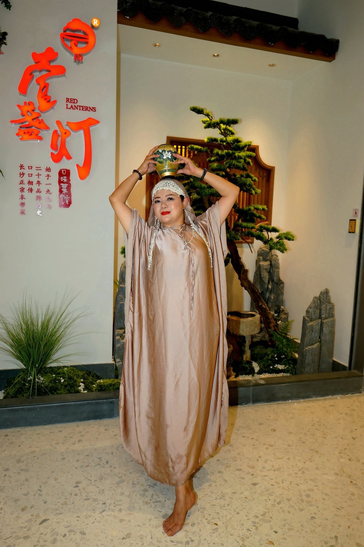 室内环境人像---壹盏灯门前！