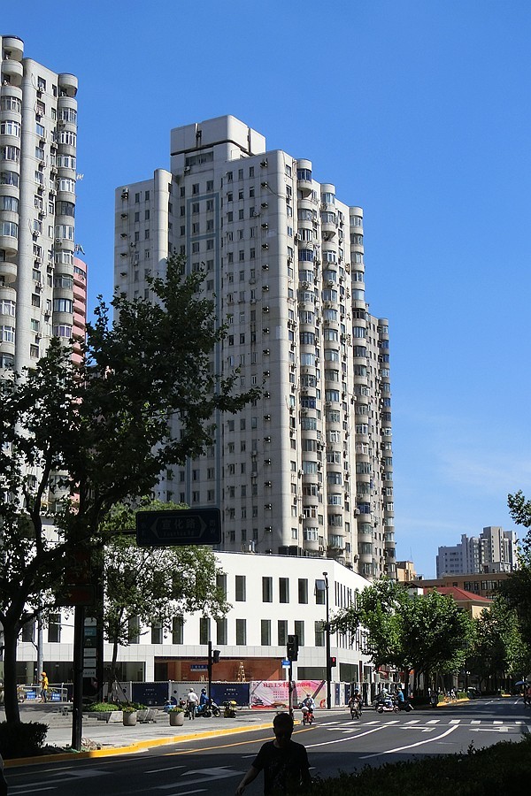 赤日炎炎去扫街