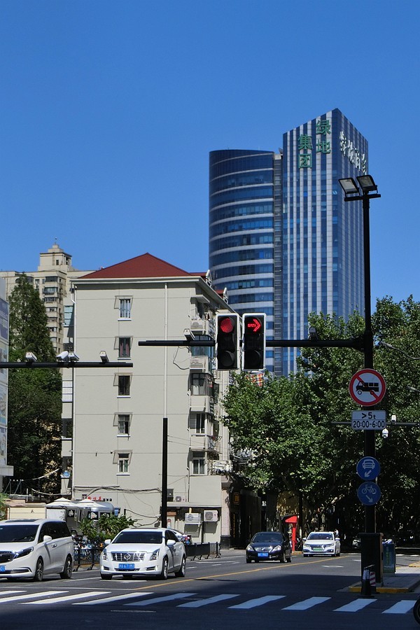 赤日炎炎去扫街