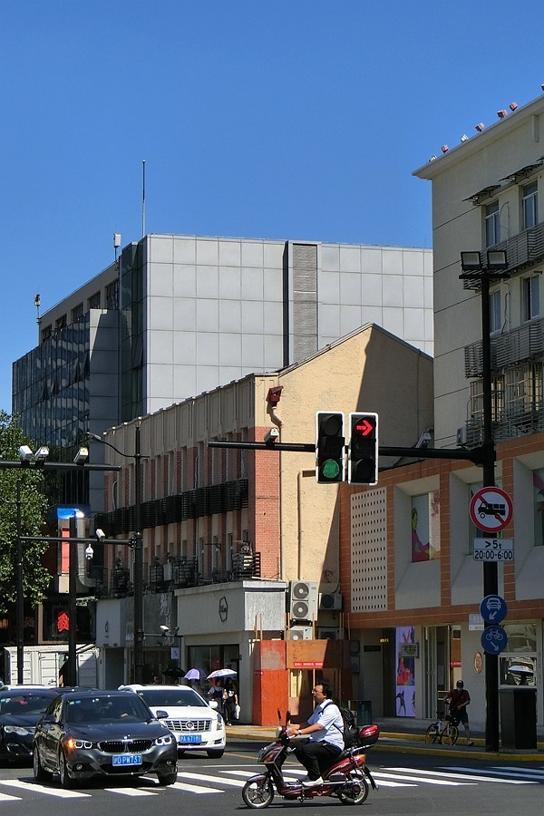 赤日炎炎去扫街