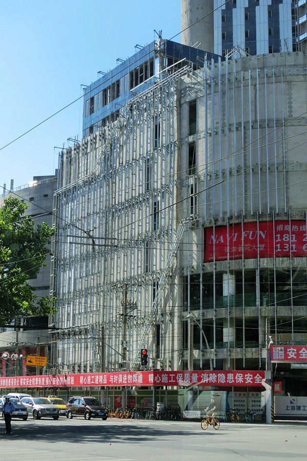 赤日炎炎去扫街