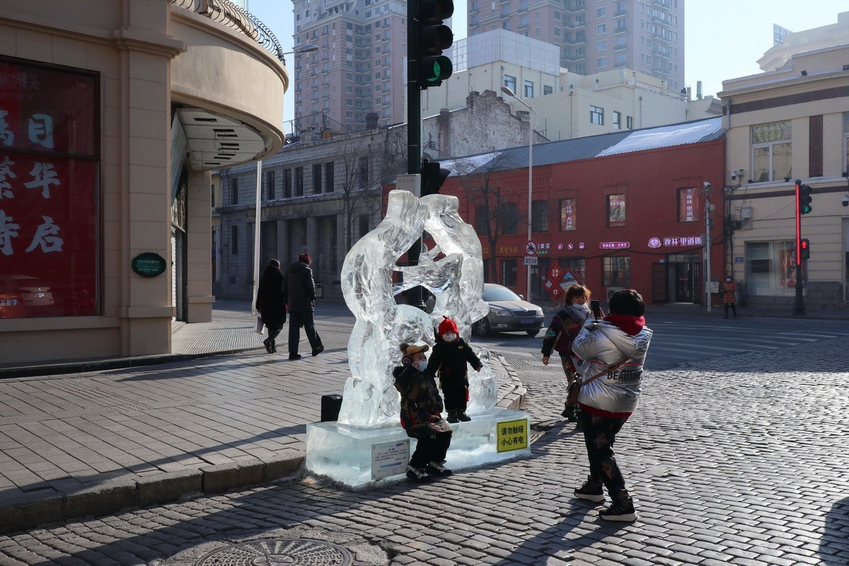 祝壹盏灯老师及诸师友五一节快乐！  3.18日疫情再次严重前的中央大街