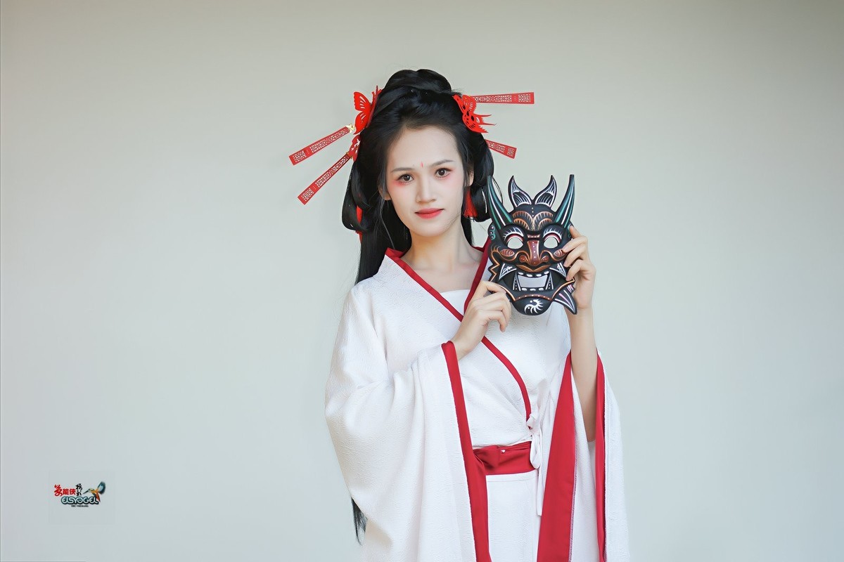 【国风战袍鬼面具美女】---冰冰