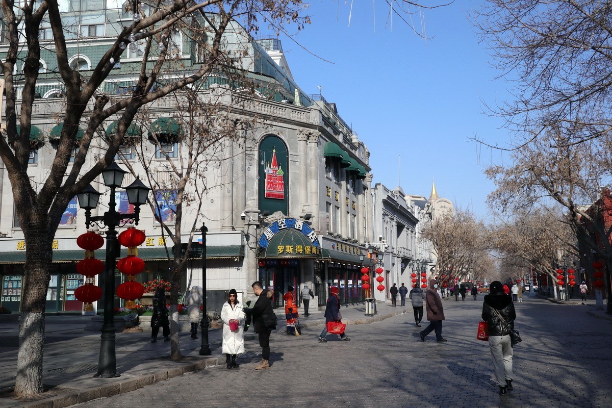 祝壹盏灯老师及诸师友五一节快乐！  3.18日疫情再次严重前的中央大街