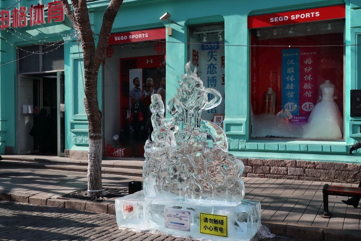 祝壹盏灯老师及诸师友五一节快乐！  3.18日疫情再次严重前的中央大街