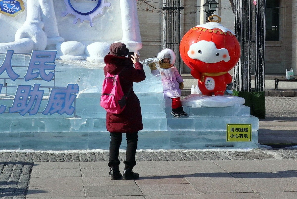 祝壹盏灯老师及诸师友五一节快乐！  3.18日疫情再次严重前的中央大街