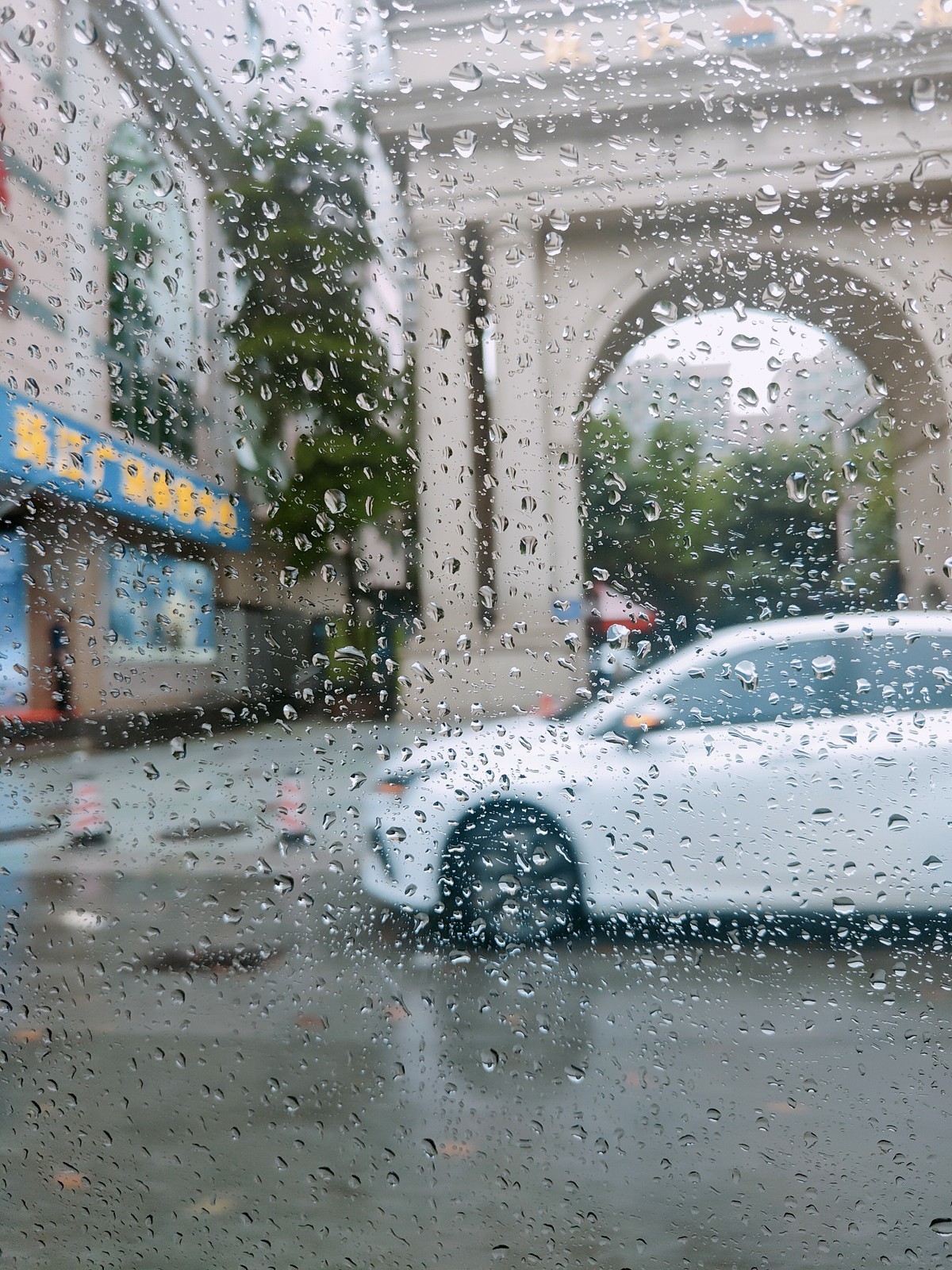 下雨天的車窗圖片素材-JPG圖片尺寸3466 × 2600px-高清圖案500456403-zh.lovepik.com
