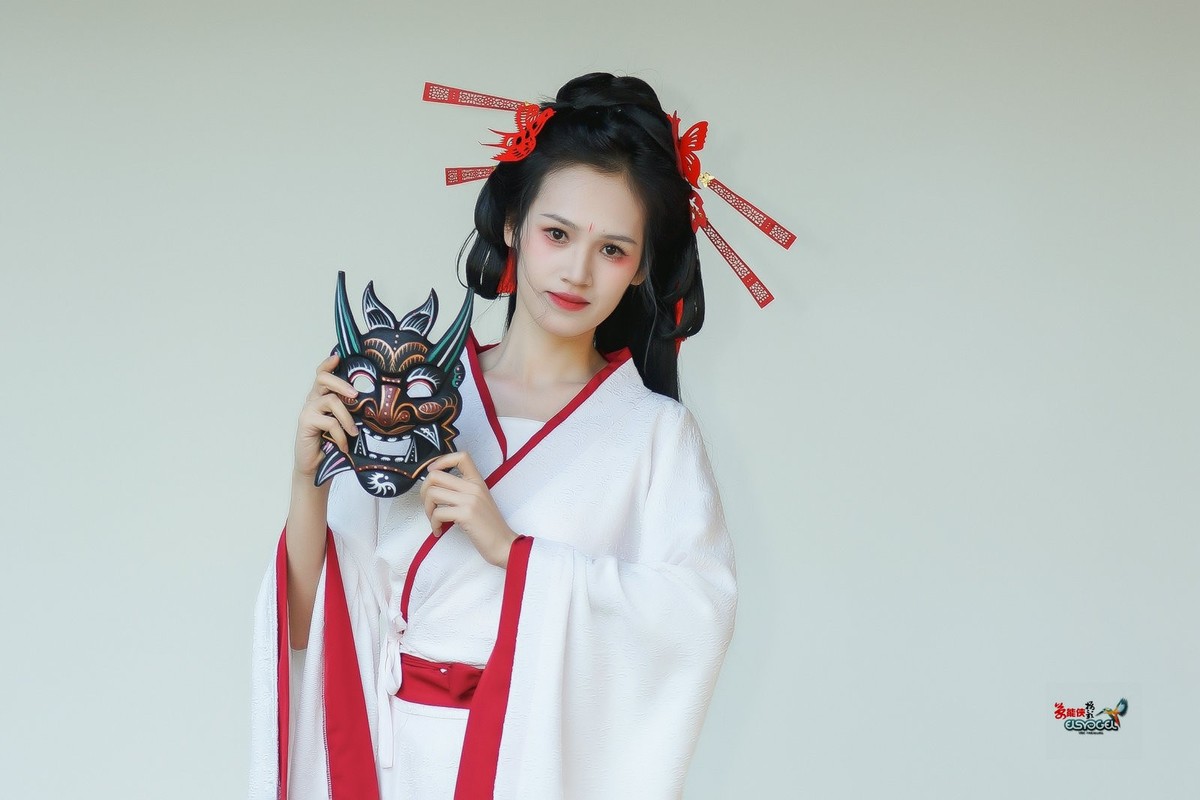 【国风战袍鬼面具美女】---冰冰