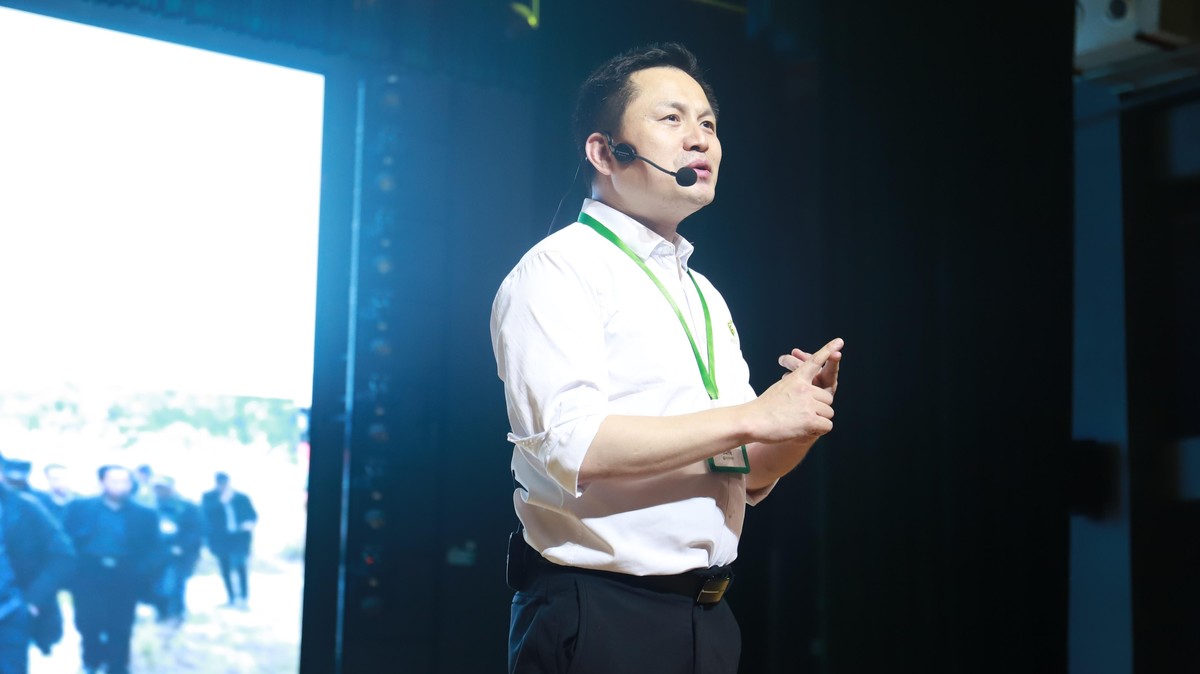 安化知名企业家李亮先生：创业感恩报乡亲，吃水不忘挖井人