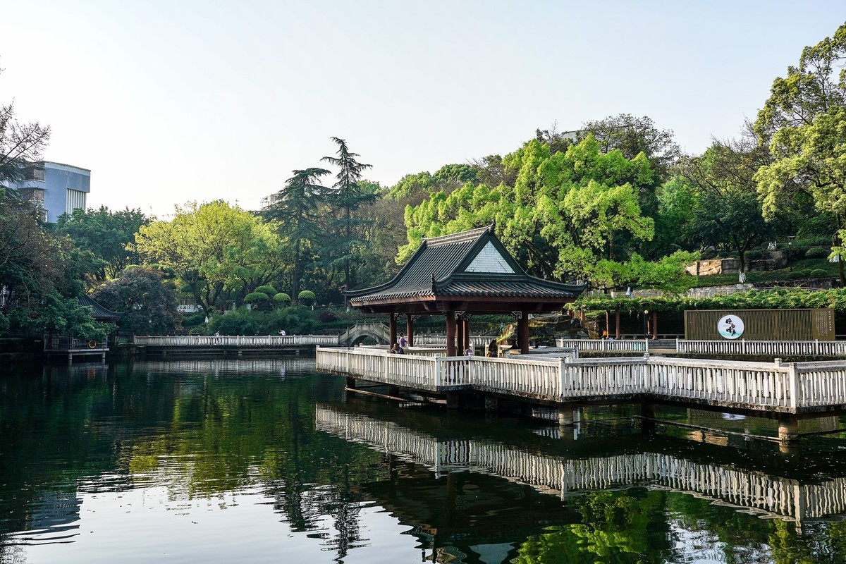 社区公园映朝阳