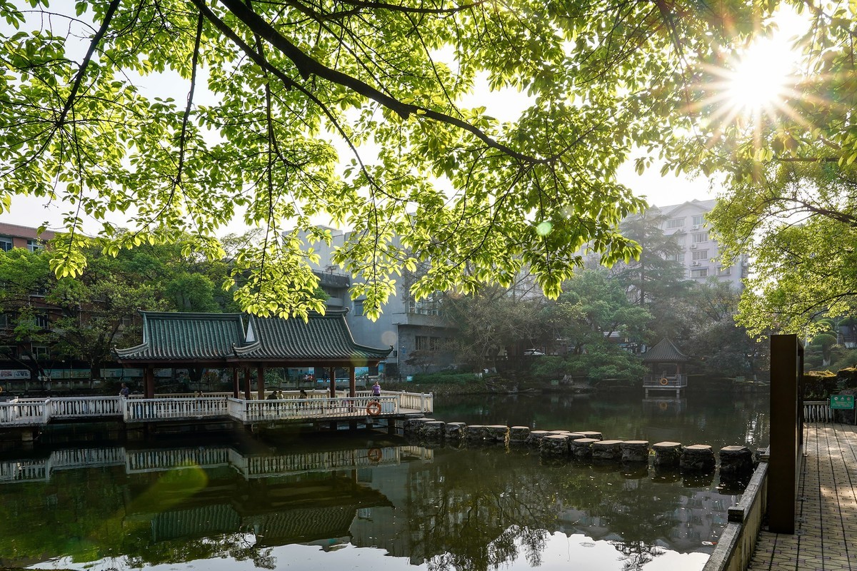 社区公园映朝阳