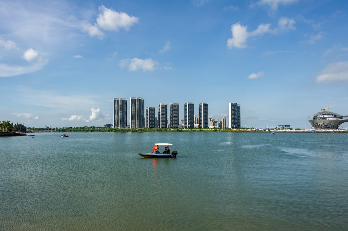 “翡翠项链” 金沙湾，迷人的海滨风情