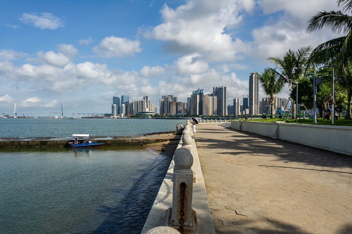 “翡翠项链” 金沙湾，迷人的海滨风情