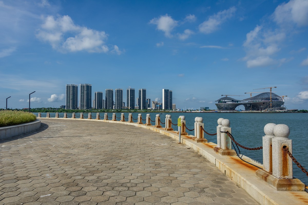 “翡翠项链” 金沙湾，迷人的海滨风情