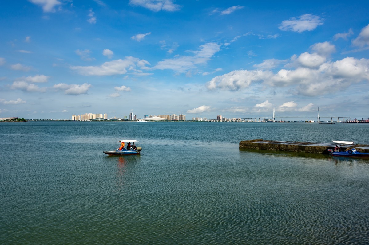 “翡翠项链” 金沙湾，迷人的海滨风情