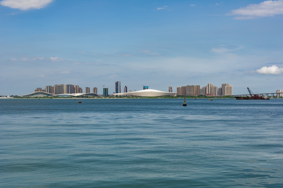 “翡翠项链” 金沙湾，迷人的海滨风情