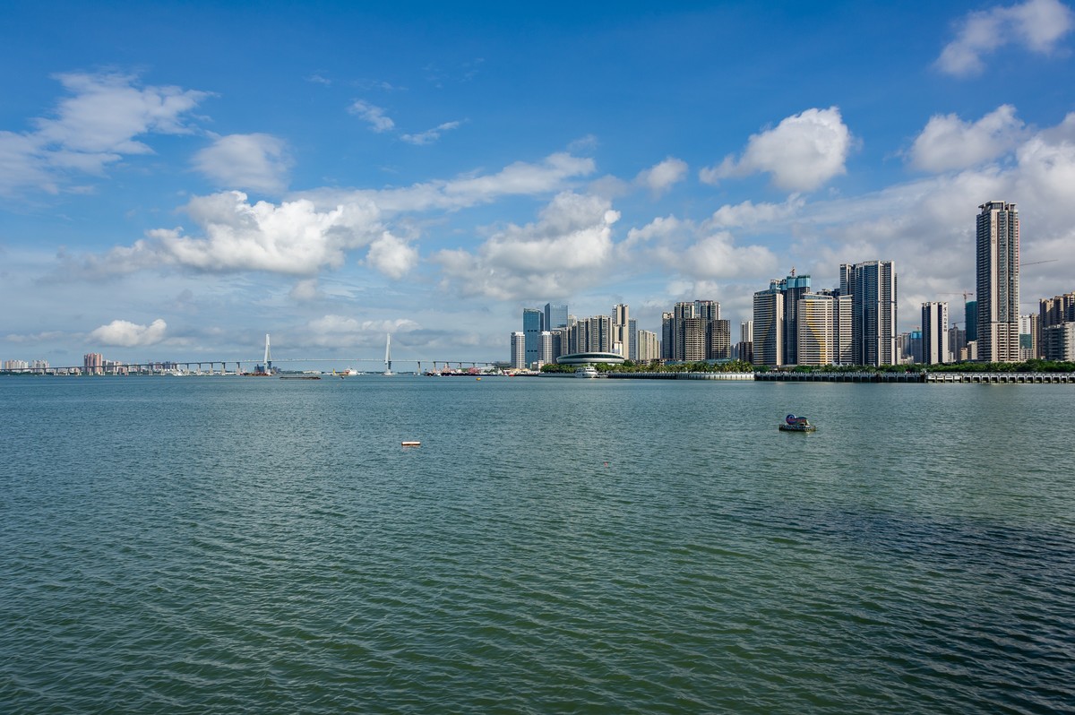 “翡翠项链” 金沙湾，迷人的海滨风情