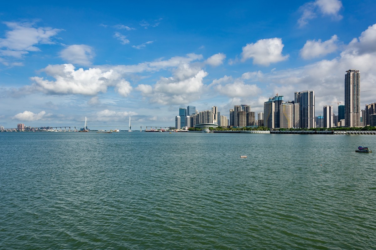 “翡翠项链” 金沙湾，迷人的海滨风情