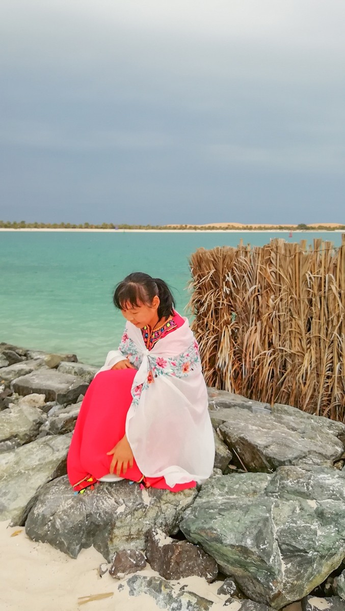 人在海滨（阿布扎比）