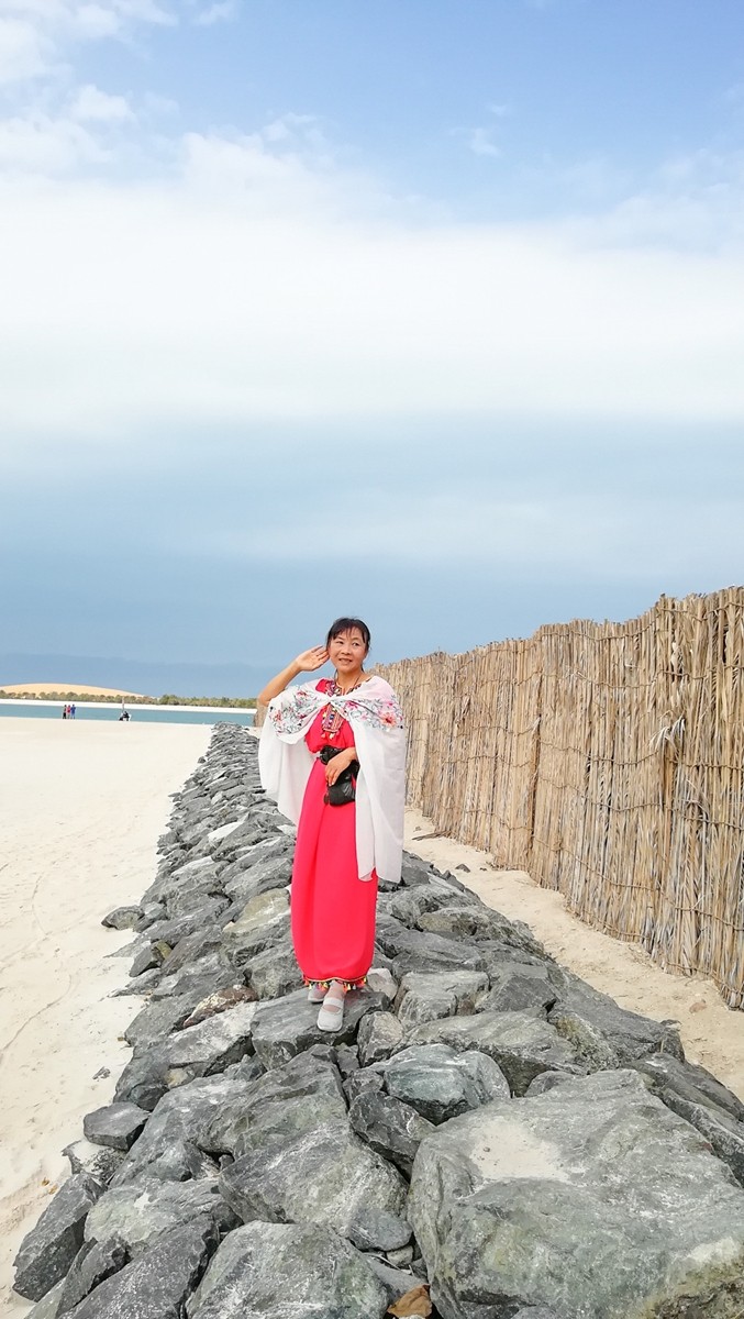 人在海滨（阿布扎比）