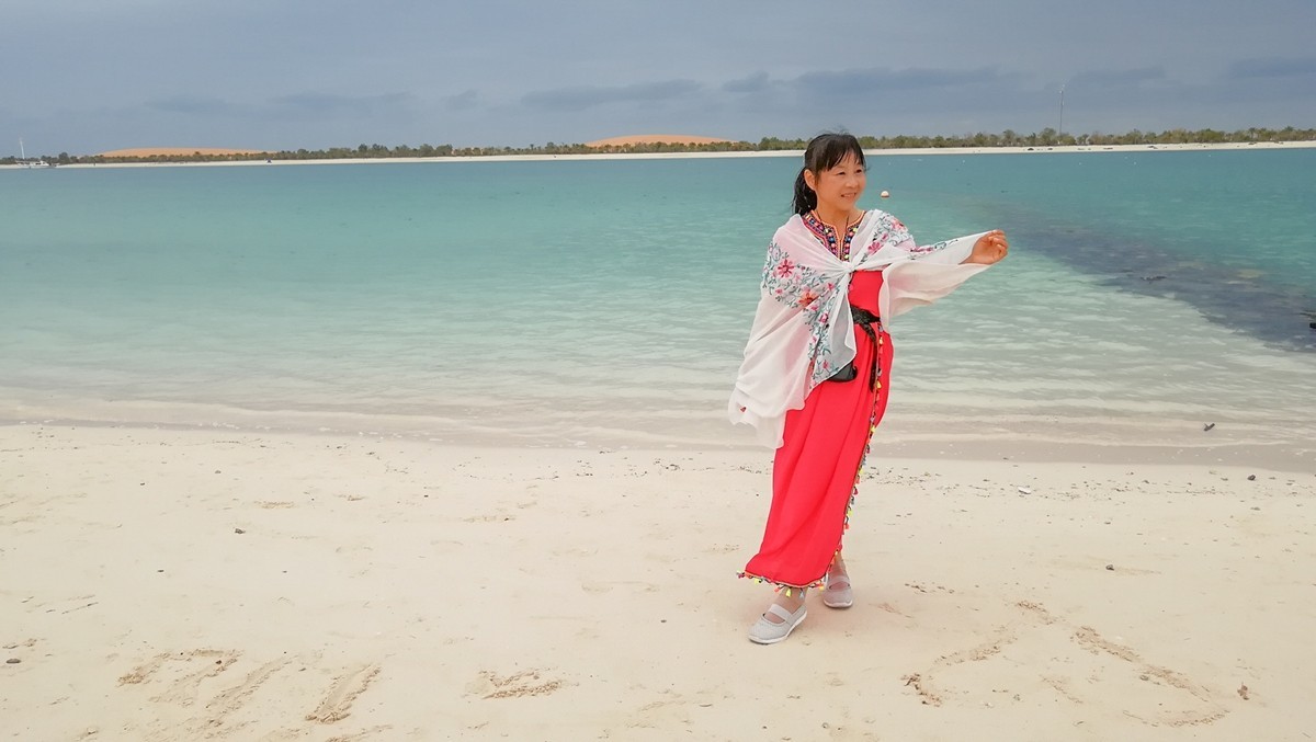 人在海滨（阿布扎比）