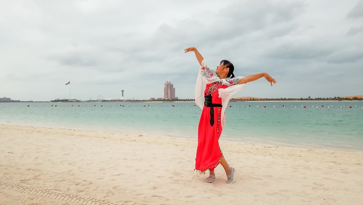 人在海滨（阿布扎比）