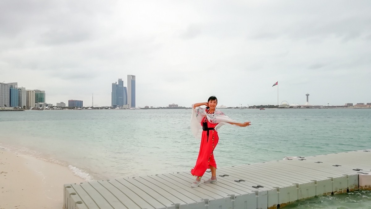 人在海滨（阿布扎比）