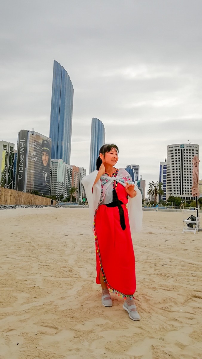 人在海滨（阿布扎比）