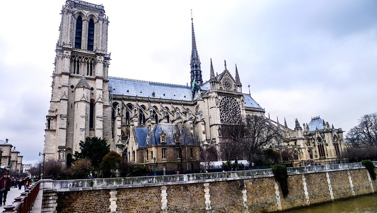 回味“巴黎圣母院”大教堂