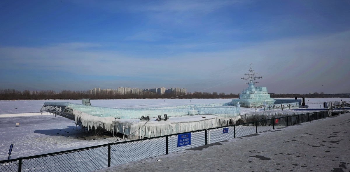 辽宁号航母冰雕