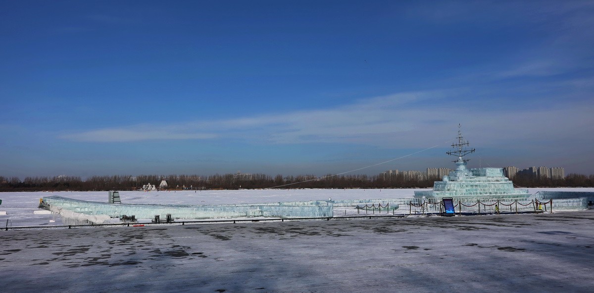 辽宁号航母冰雕