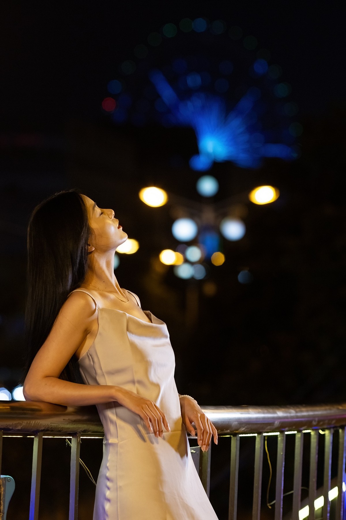 亮证女司机非公职职员