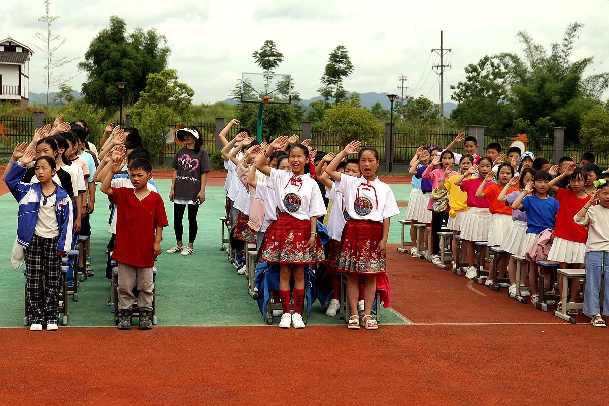 庆六一“邻水喜乐年华走进邻水西天小学”