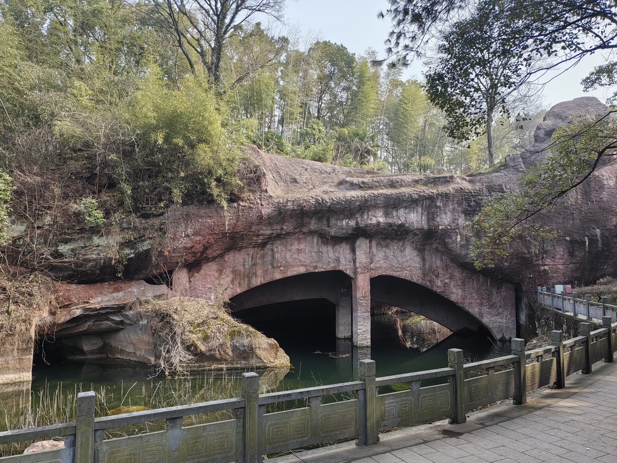 浙南行之一神秘的龙游古洞