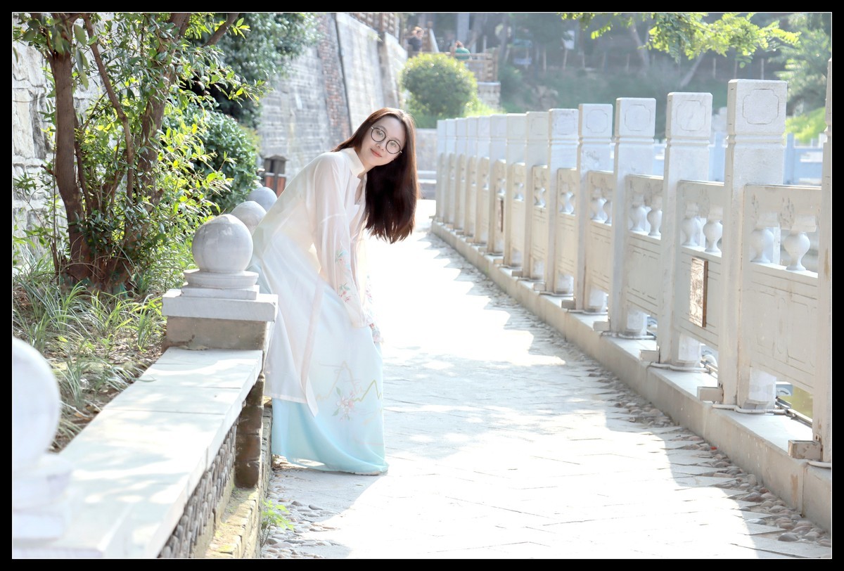 眼 睛 汉 服  - 下