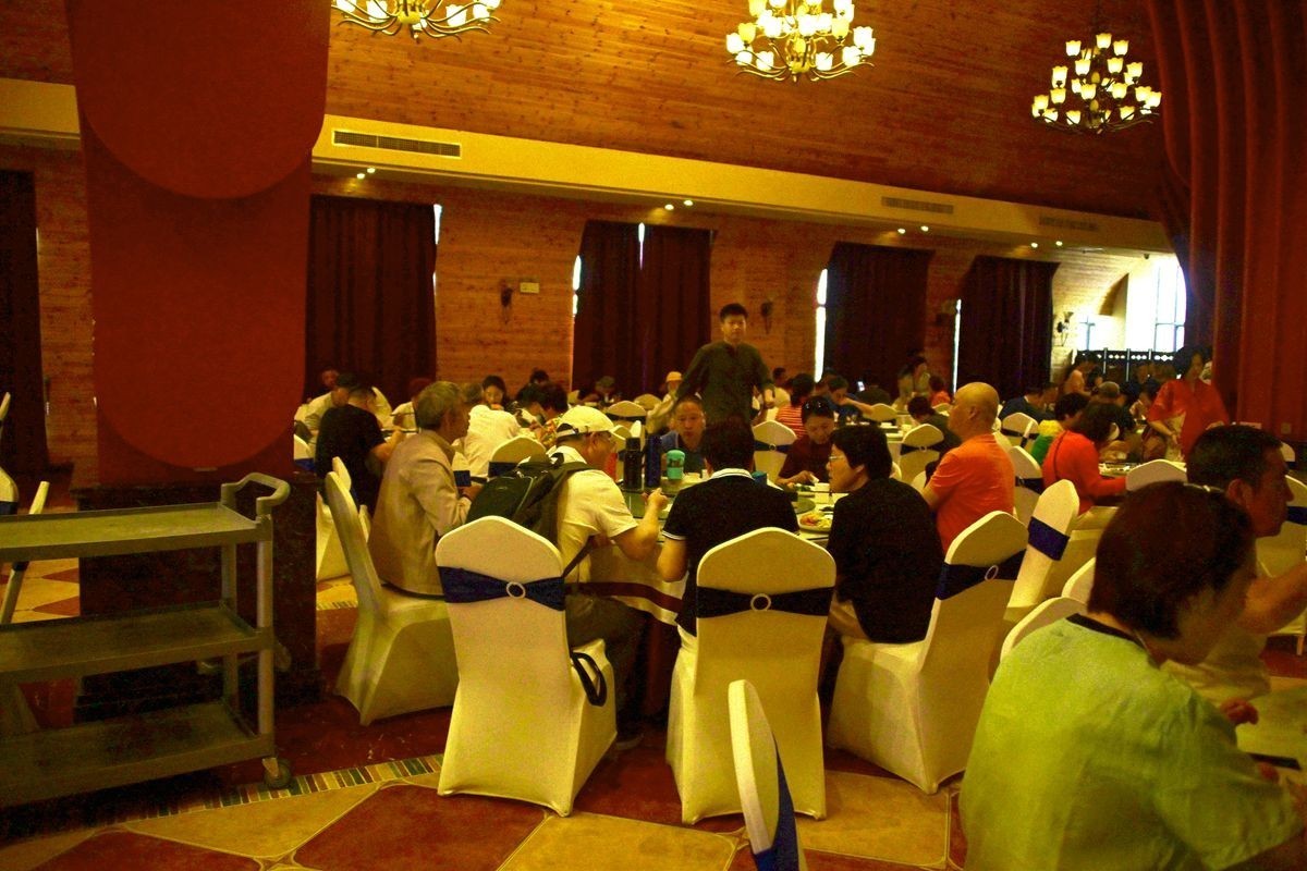 北 疆 游 [ 吐鲁番市火山红酒庒 } { 90 }