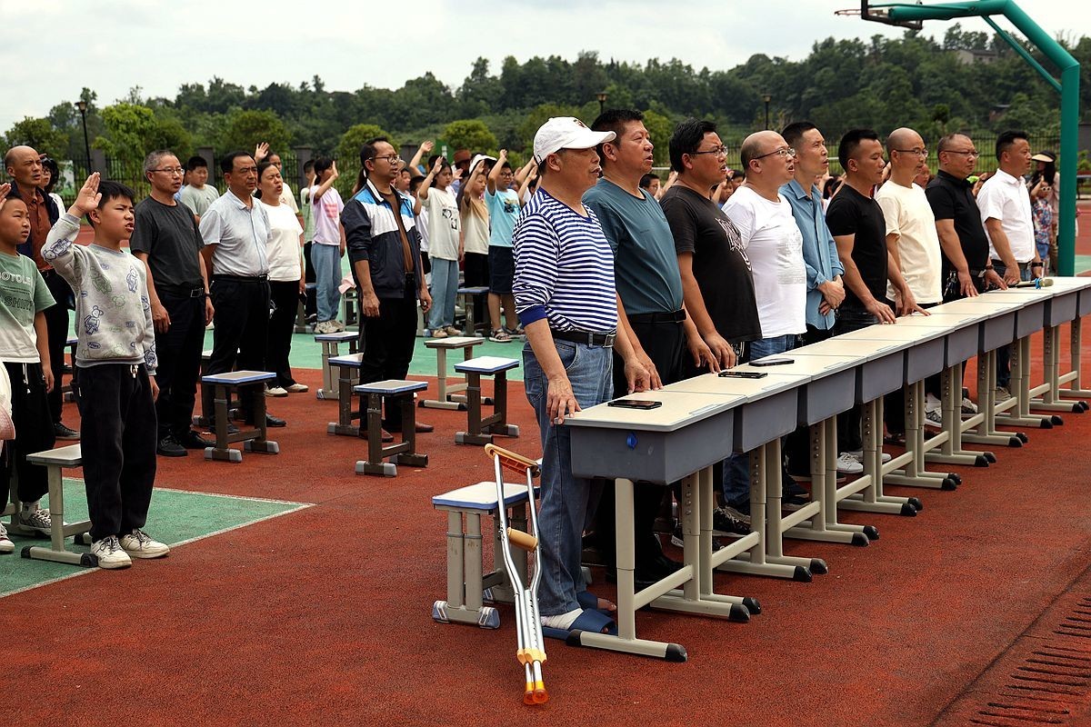 庆六一“邻水喜乐年华走进邻水西天小学”