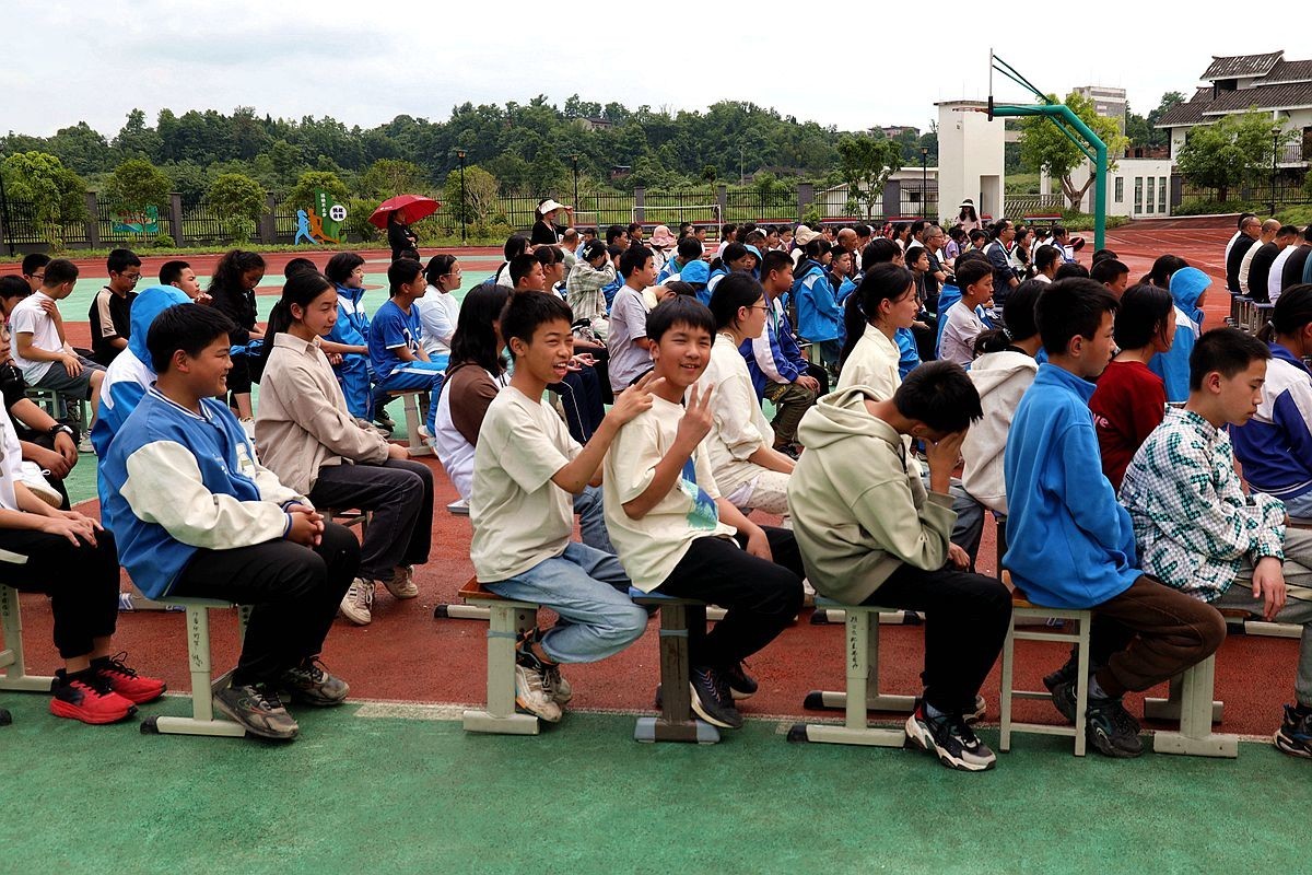 庆六一“邻水喜乐年华走进邻水西天小学”