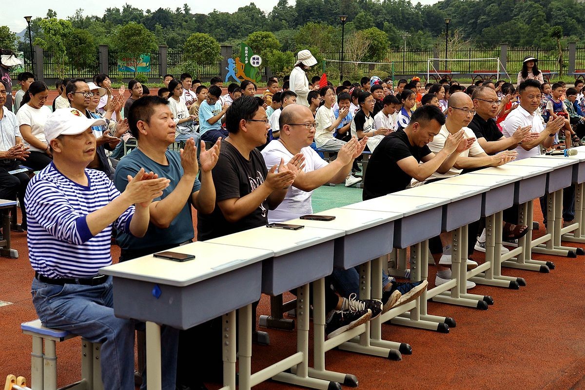 庆六一“邻水喜乐年华走进邻水西天小学”