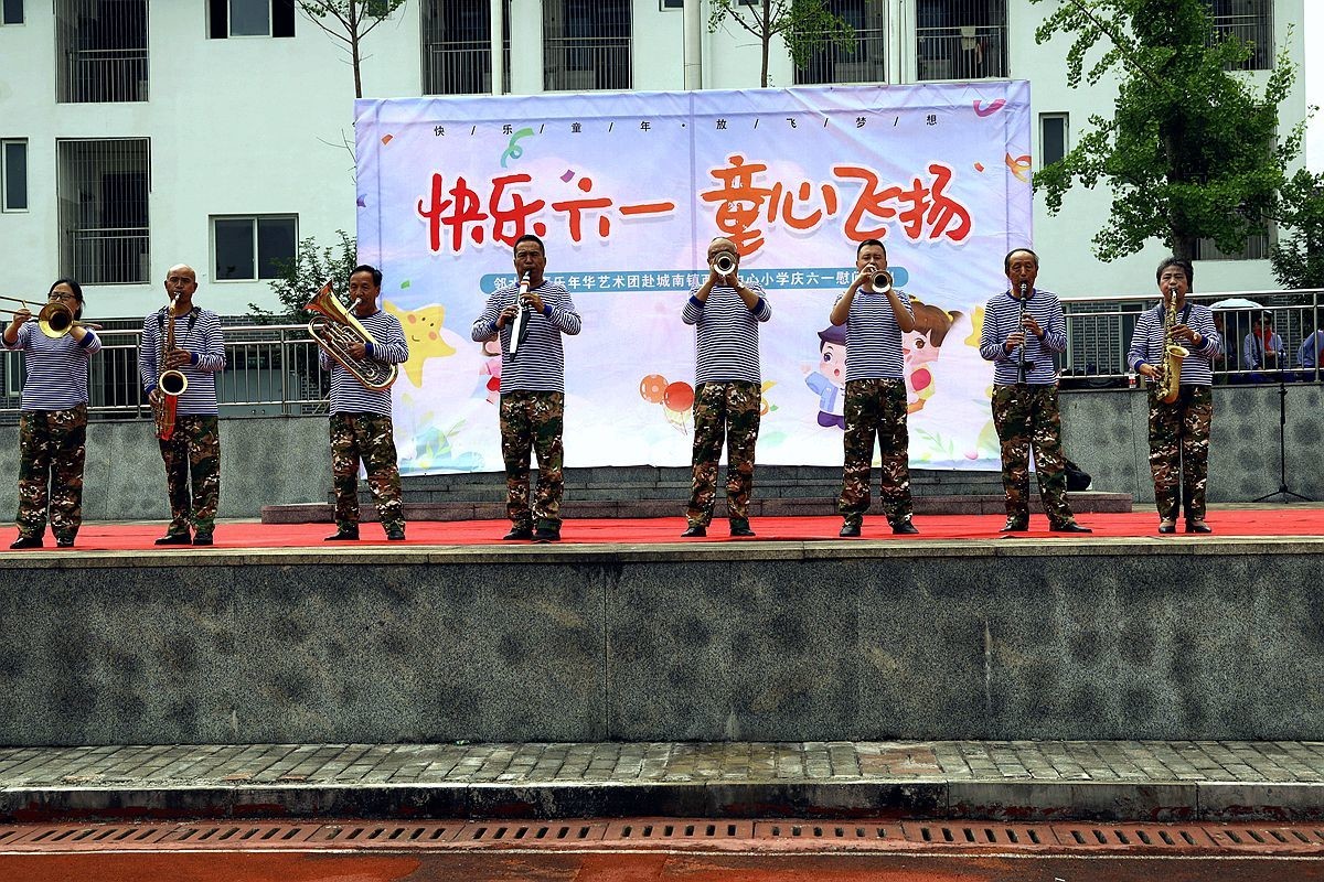 庆六一“邻水喜乐年华走进邻水西天小学”