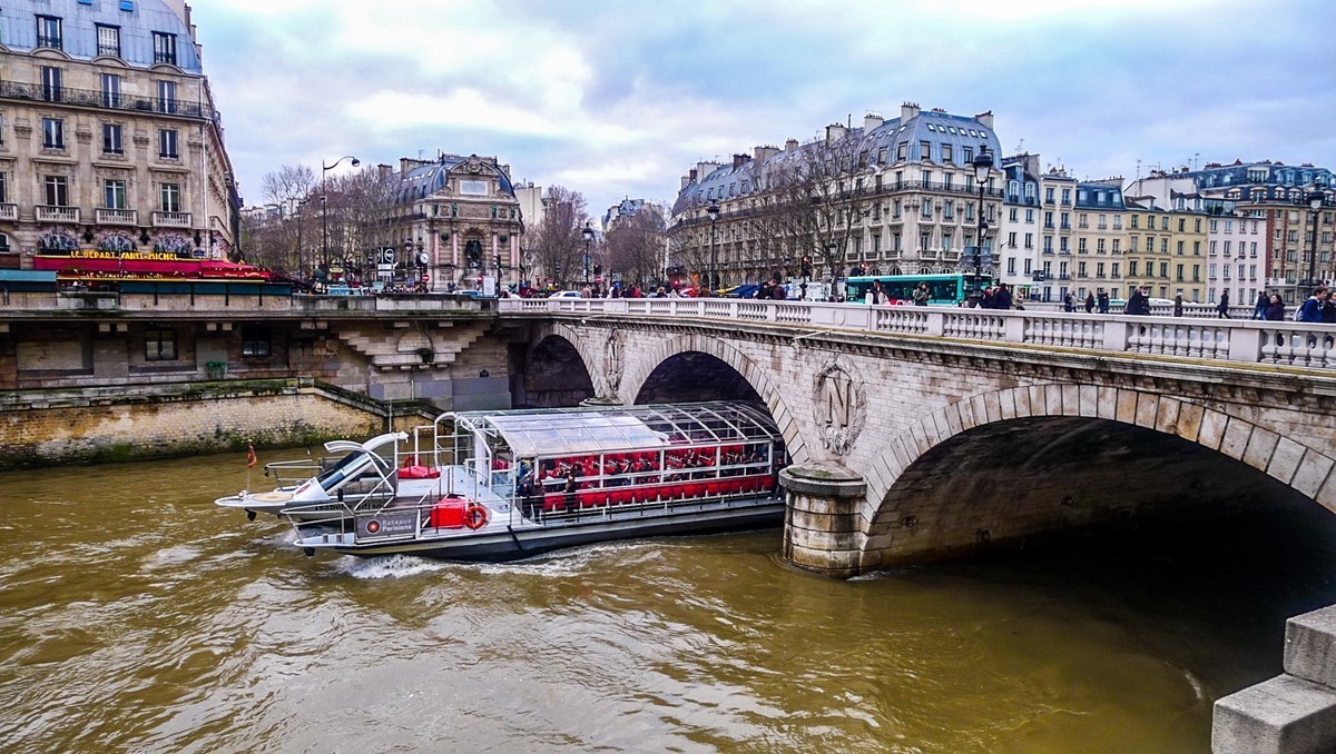 携巴黎塞纳河拜望牡丹江师友祝春日安好
